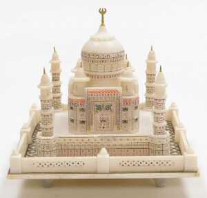 An Indian alabaster illuminated model of the Taj Mahal, 8.5cm high, 20.5cm wide. - 4