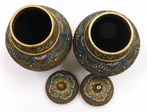 A pair of 20thC Chinese cloisonne jars and covers, decorated with peonies, on a gold ground,... - 5