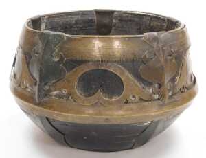 A 19thC Indian wooden and brass sherpai, or kunke, from the Bengal, the wooden shaped measuring... - 4