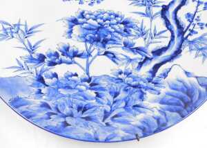 A Japanese Meiji period blue and white porcelain charger, decorated with birds, prunus blossom... - 3