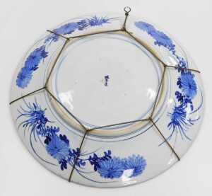 A Japanese Meiji period blue and white porcelain charger, decorated with birds, prunus blossom... - 4