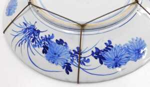 A Japanese Meiji period blue and white porcelain charger, decorated with birds, prunus blossom... - 6