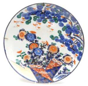 A pair of Japanese Meiji period Imari chargers, decorated with chrysanthemums and pine trees,... - 2