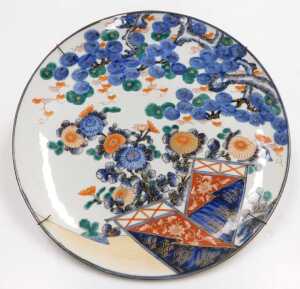 A pair of Japanese Meiji period Imari chargers, decorated with chrysanthemums and pine trees,... - 6
