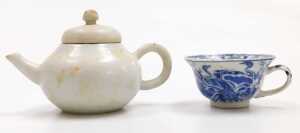 A Kangxi style Chinese blue and white porcelain miniature teacup, decorated with cranes and... - 7