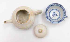A Kangxi style Chinese blue and white porcelain miniature teacup, decorated with cranes and... - 8