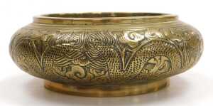 A Chinese bronze incense burner, embossed with dragons chasing a flaming pearl, apocryphal... - 3