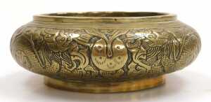 A Chinese bronze incense burner, embossed with dragons chasing a flaming pearl, apocryphal... - 4