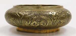 A Chinese bronze incense burner, embossed with dragons chasing a flaming pearl, apocryphal... - 5