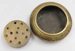 A Chinese bronze incense burner, embossed with dragons chasing a flaming pearl, apocryphal... - 6
