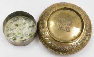 A Chinese bronze incense burner, embossed with dragons chasing a flaming pearl, apocryphal... - 7