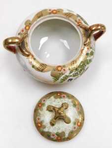 A pair of Japanese Meiji period Satsuma vases, decorated with dragons and immortals, Shimazu... - 13