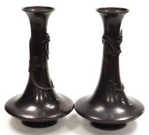 A pair of Japanese Meiji period bronze vases, of trumpet form, the neck entwined in relief with... - 4