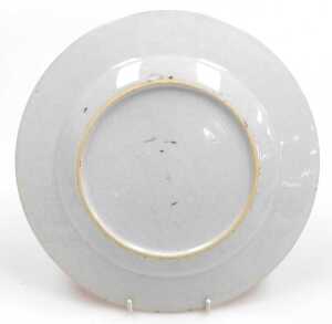 A late 18th/early 19thC Chinese blue and white export plate, with later clobbered decoration of... - 7