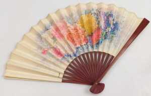 Four Chinese pottery opera masks, a set of cloisonne chopsticks, a table screen, paper fan, etc.... - 4