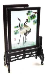 Four Chinese pottery opera masks, a set of cloisonne chopsticks, a table screen, paper fan, etc.... - 6