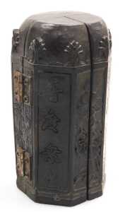 A Chinese Archaic style patinated bronze censer, 13cm wide, together with a cinebar lacquer... - 6