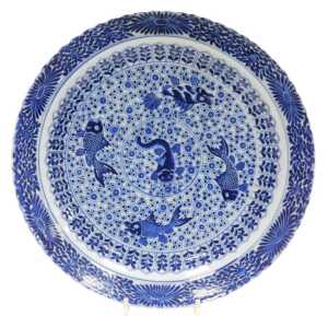 A Chinese Kangxi style blue and white porcelain dish, probably 19thC, decorated with five fish...