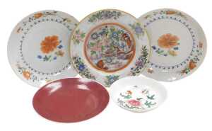 A late 18th/early 19thC Chinese blue and white export plate, with later clobbered decoration of...