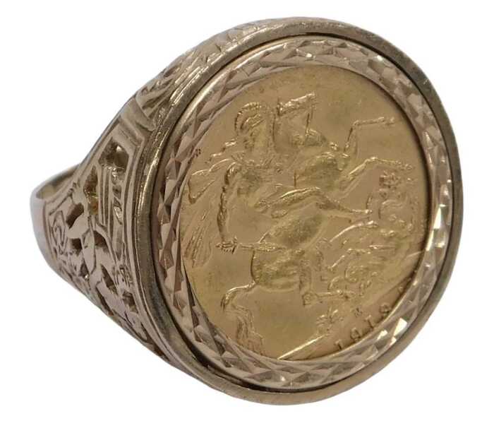 A George V gold full sovereign 1913, in a 9ct gold ring mount, size Z, 15.9g.