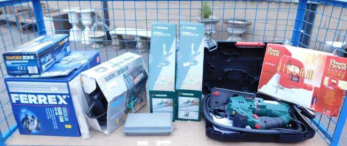 Power tools, to include a Ferrex circular hand saw, Black and Decker single speed electric...