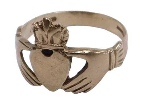 A 9ct gold Claddagh ring, size S&frac12;, 2.7g.