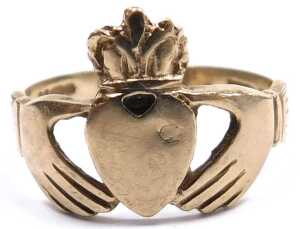 A 9ct gold Claddagh ring, size S&frac12;, 2.7g. - 2