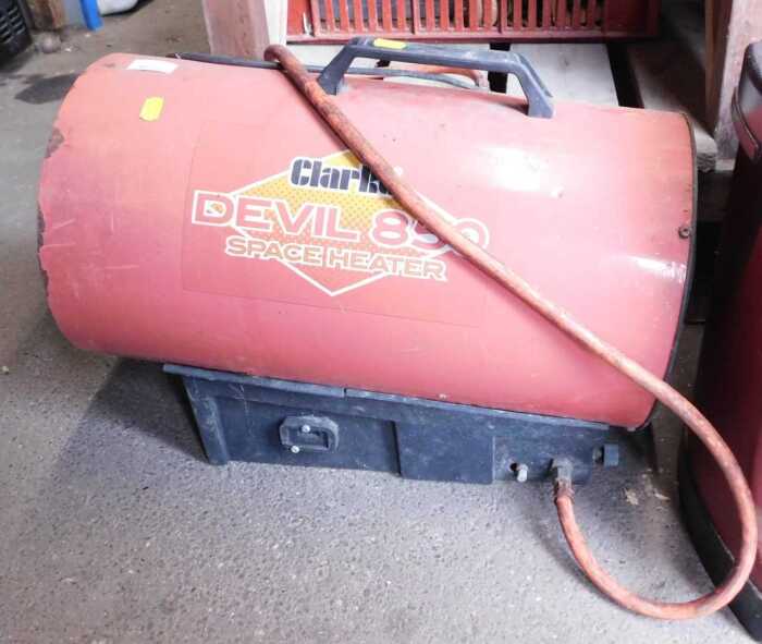 A Clarke Devil 850 space heater. WARNING! This lot contains untested or unsafe electrical items....
