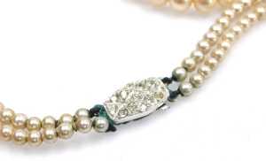 A string of graduated cultured pearls, on a lobster claw clasp, stamped 375, and two strands of... - 4