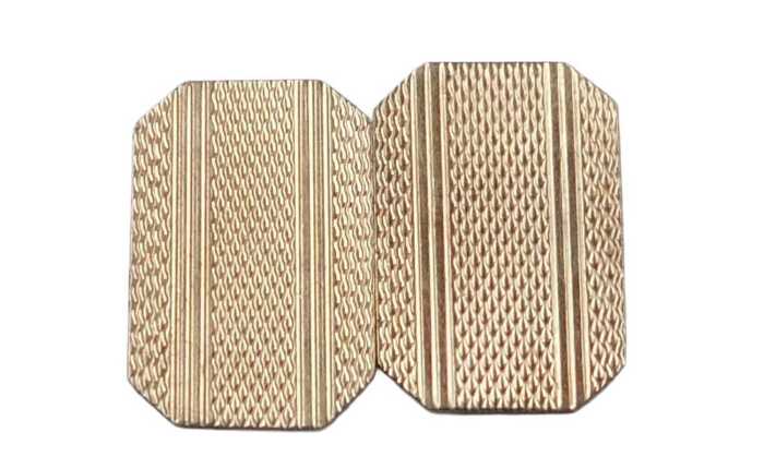 A 9ct gold double rectangular and chain link cufflink, with engine turned decoration, 2.0g.