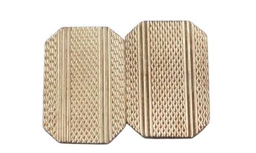 A 9ct gold double rectangular and chain link cufflink, with engine turned decoration, 2.0g.