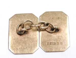 A 9ct gold double rectangular and chain link cufflink, with engine turned decoration, 2.0g. - 2