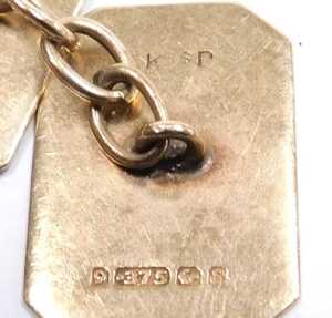 A 9ct gold double rectangular and chain link cufflink, with engine turned decoration, 2.0g. - 3
