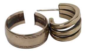 A 9ct gold triple half hoop earring, and a 9ct gold wedding band, cut, 4.6g.