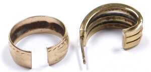 A 9ct gold triple half hoop earring, and a 9ct gold wedding band, cut, 4.6g. - 2