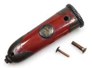 A 19thC Japanese red lacquer tanto, the tsuka with circular menuki inlaid with gilt floral... - 8