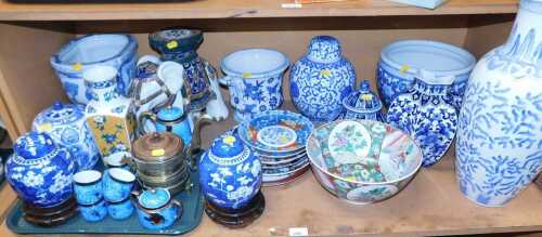 Oriental ceramics, to include blue and white jardini&egrave;res, blue and white ginger jars, a blue and...