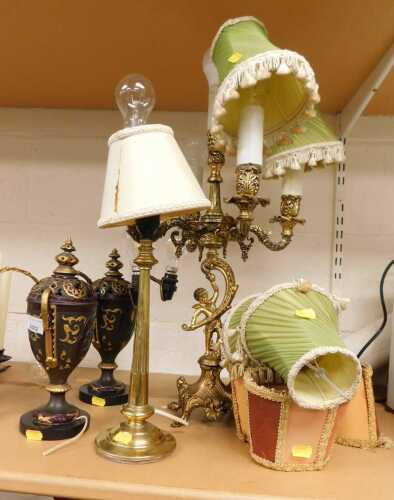 Assorted lamps, to include a brass example with a fluted column stem, together with an ornate...