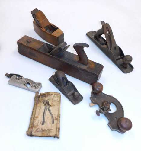Three early 20thC wood planes, together with a steel example, and a Stanley No. 71&frac12; router plane....