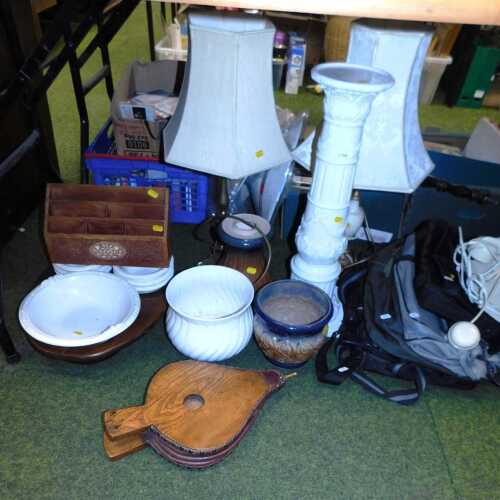Ceramics and collectibles, to include a white ceramic jardiniere, on a column stand, with a bow...