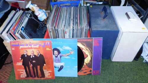 LPs, to include Bing Crosby, Cliff Richard, Sinatra, Simon & Garfunkel, Marlene Dietrich, jazz,...