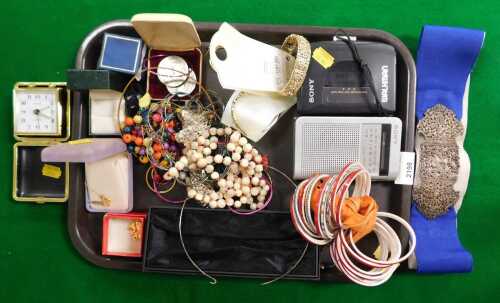 Costume jewellery and collectibles, to include a knotted set of mother of pearl beads, a 12ct...