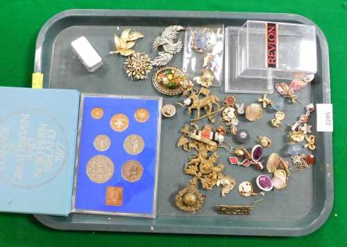 Costume jewellery and military effects, including an Art Nouveau style enamel and gold plated...