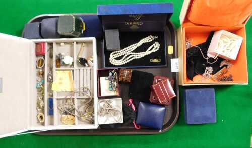 Costume jewellery, to include silver chain necklaces, a tiger's eye and silver pendant, a silver...