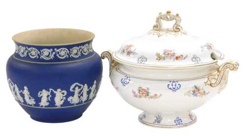 A late 19thC Copeland porcelain soup tureen and cover, decorated with sprays of flowers, gilt...