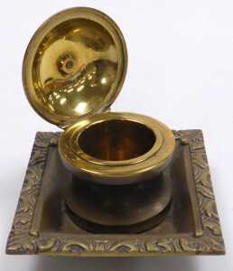 A Continental brass ink stand, with two hinged wells and pen receptacle, 28cm wide, a brass... - 3