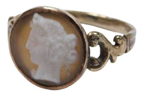 A cameo ring, bust portrait of a Roman Empress, in yellow and rose metal, stamped 18ct, size S&frac12;,...