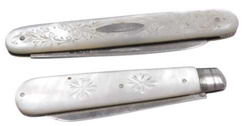 Two Edward VII mother of pearl bound silver folding pocket knives, with floral decoration,...