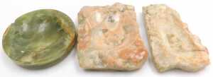 A quartz geode, in two parts, each approx 14cm long, a sample of quartz, and three onyx ashtrays.... - 2