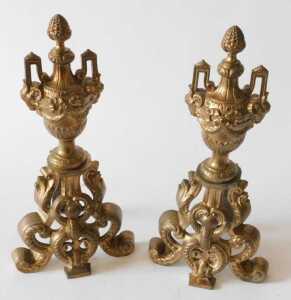 A French gilt metal fender, comprising of two chenet with urns and scrolls, and a centre carpet... - 4